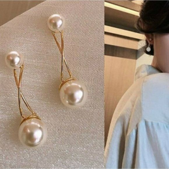 Elegant Gold and Pearl Drop Earrings - Picture 4 of 5